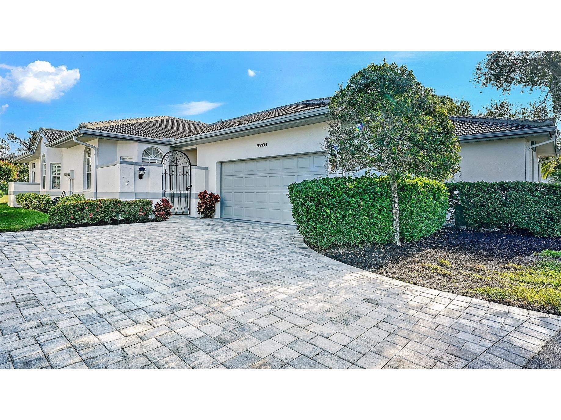 5701 Long Common Circle #13 Sarasota FL 34235 A4672910 image1