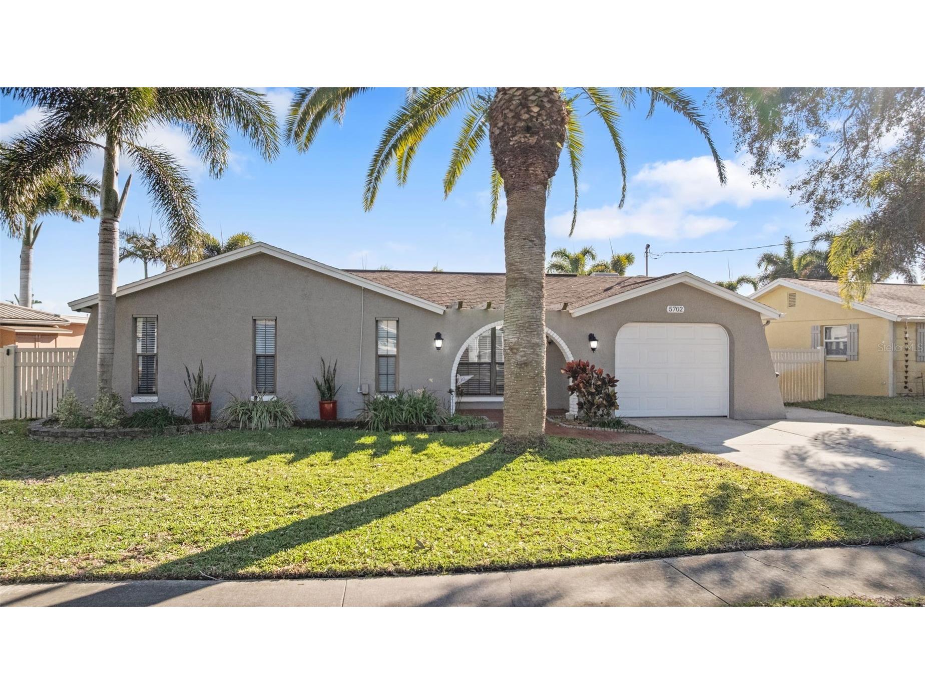 5702 Riddle Road Holiday FL 34690 - ANCLOTE RIVER BELCHER HOLE TB8471889 image1