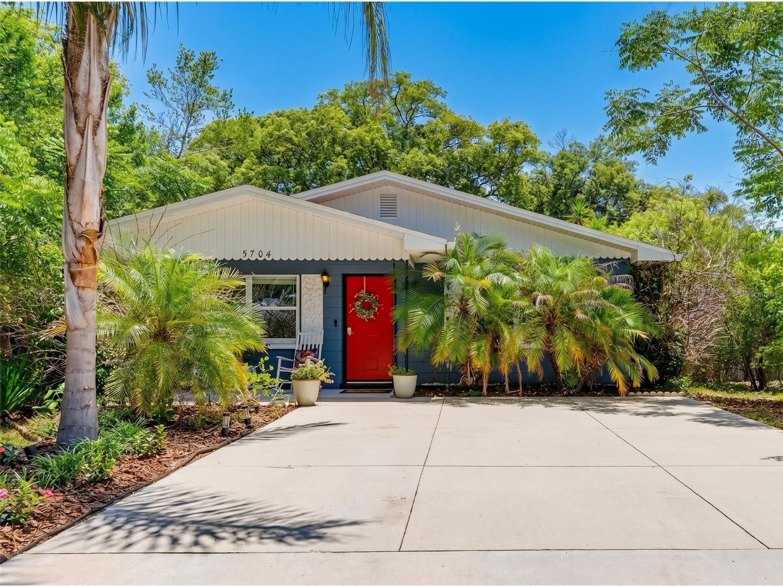 5704 13th Street Zephyrhills FL 33542 W7887419 image1