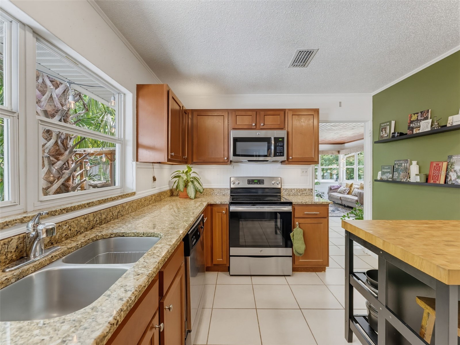 5704 13th Street Zephyrhills FL 33542 W7887419 image24