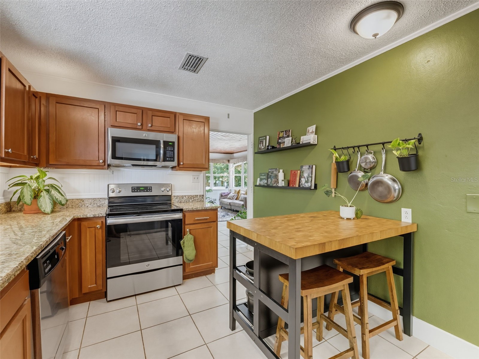 5704 13th Street Zephyrhills FL 33542 W7887419 image25