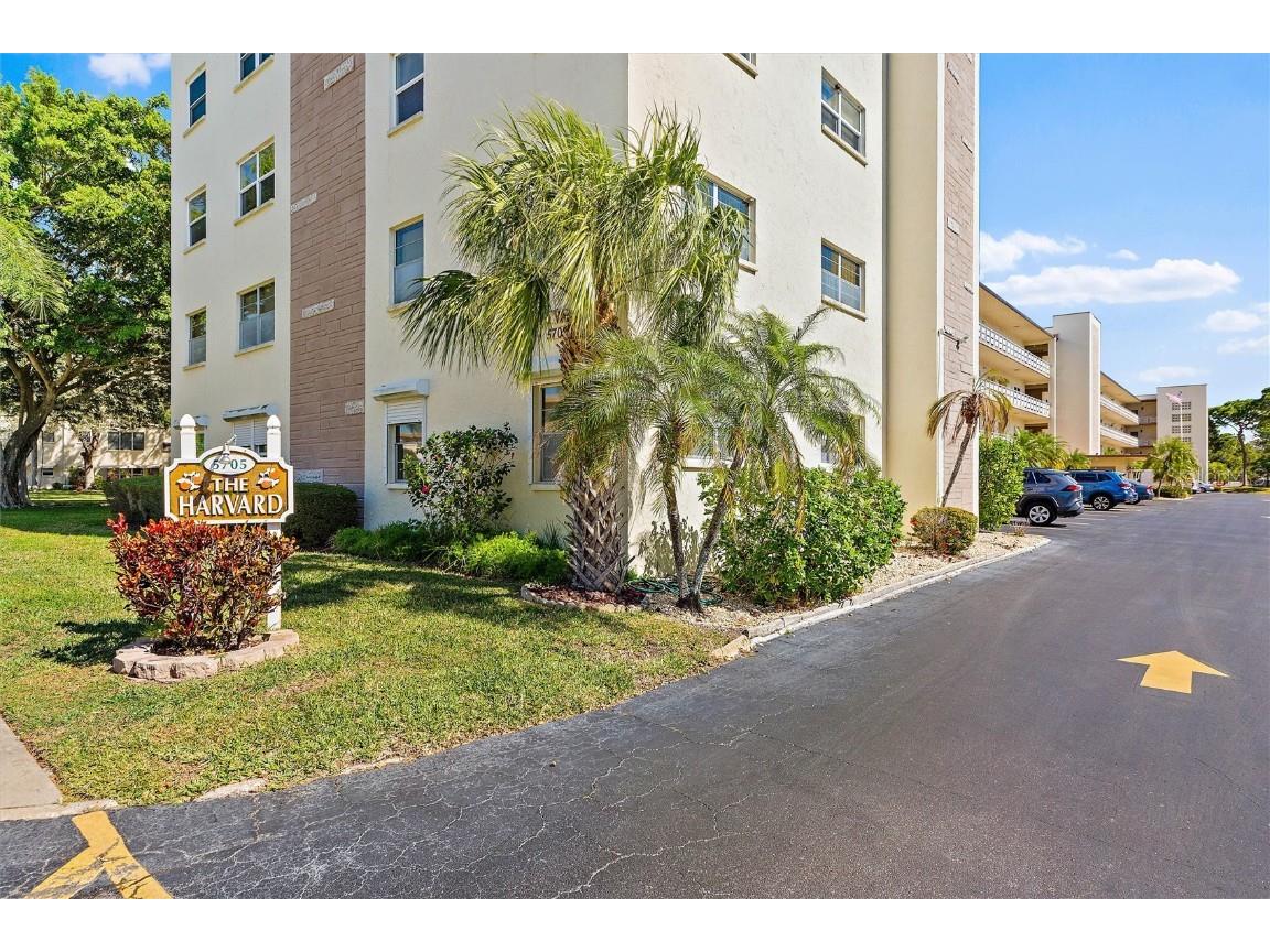 5705 80th Street N #214 Saint Petersburg FL 33709 U8190366 image1