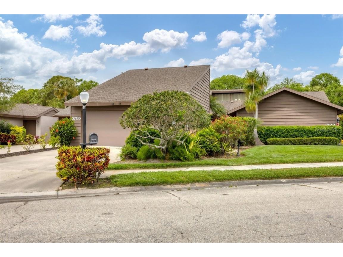 5705 Doral Drive Sarasota FL 34243 A4605143 image1