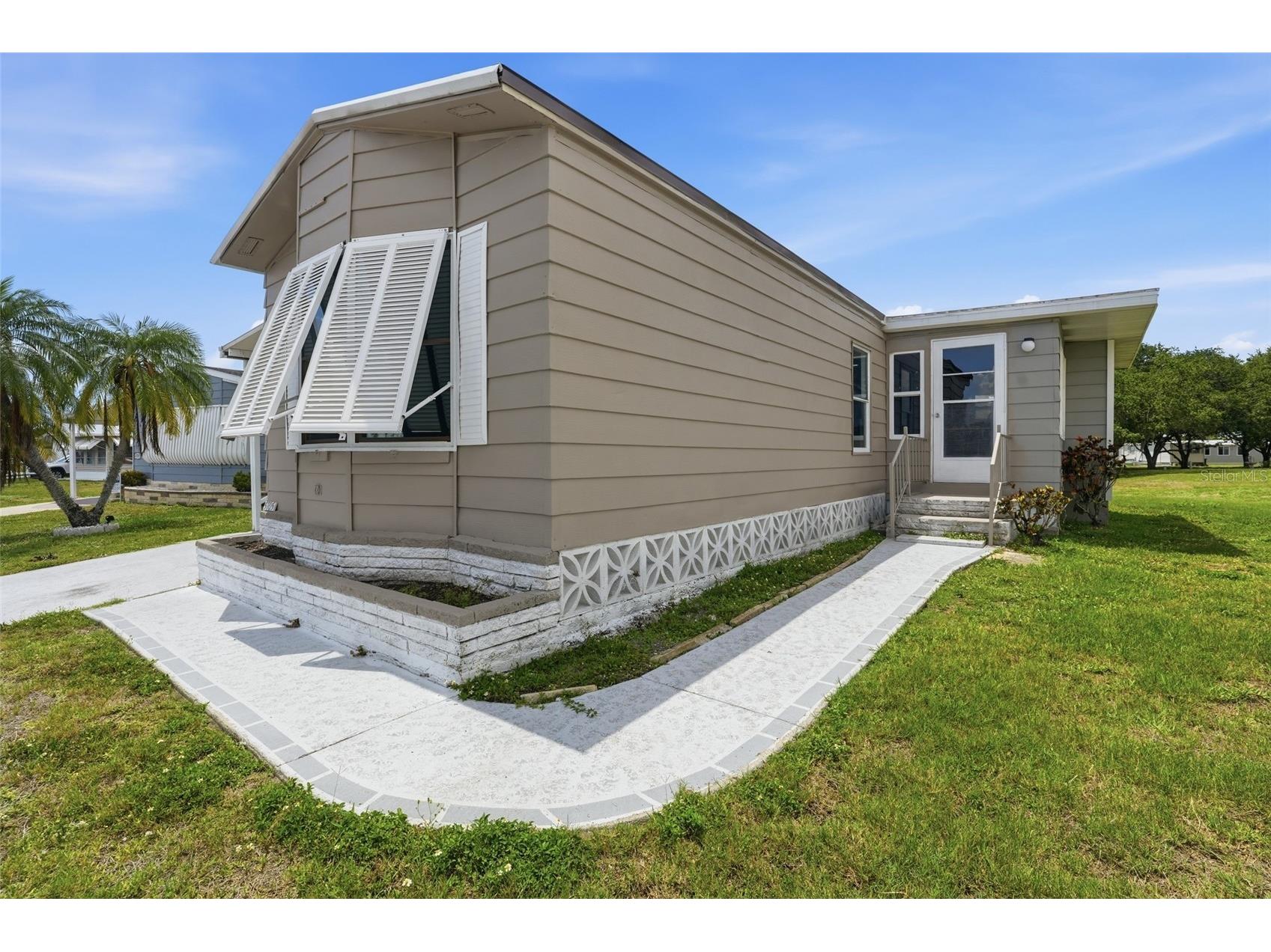 5705 Holiday Park Boulevard North Port FL 34287 C7526431 image1