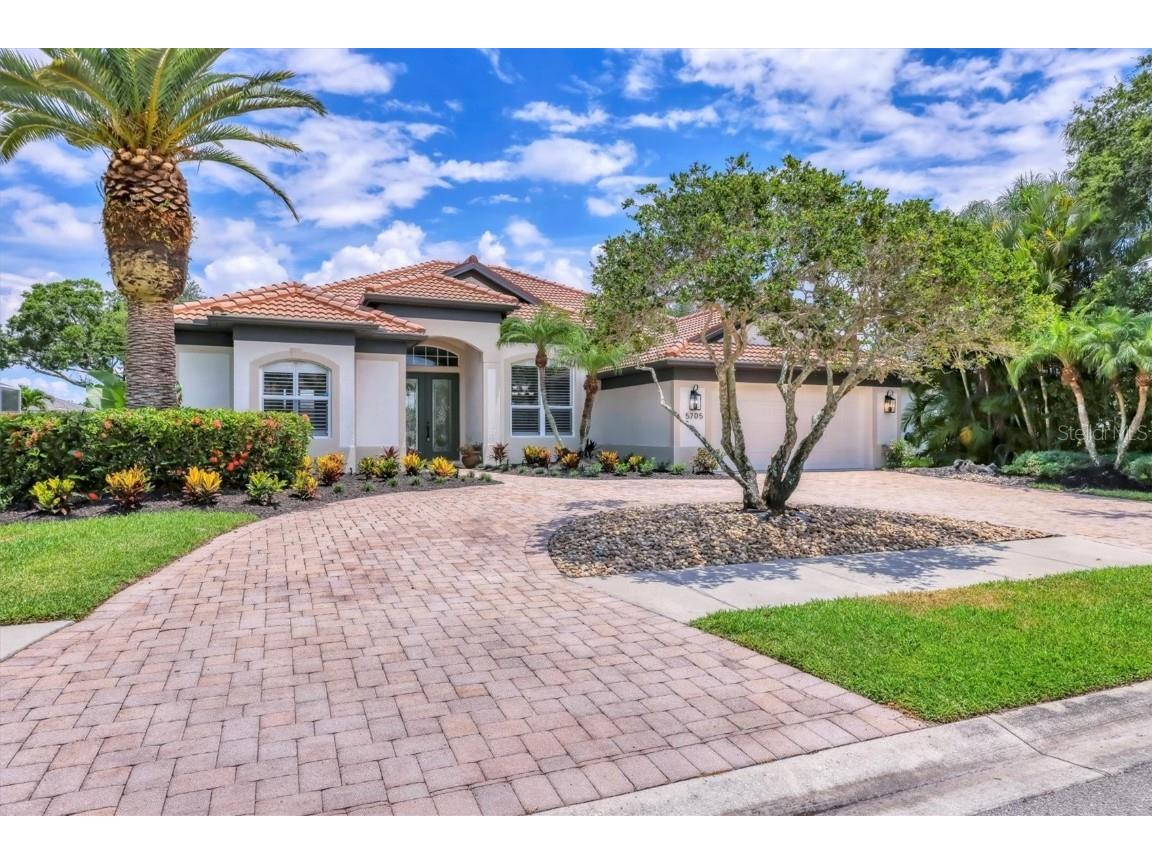 5705 Oakton Court Sarasota FL 34233 A4613525 image1