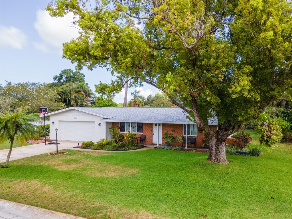 5706 9th Avenue Drive W Bradenton FL 34209 A4613702 image1