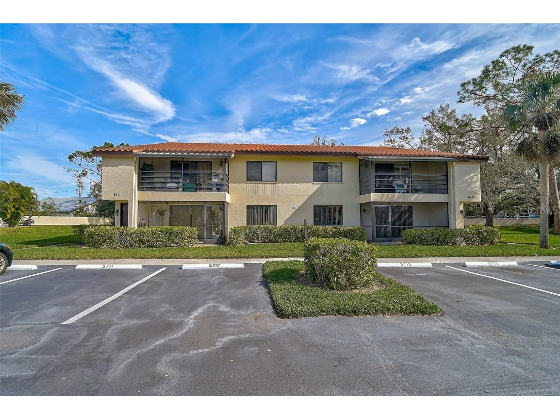 5707 Gardens Drive #103 Sarasota FL 34243 A4633817 image1