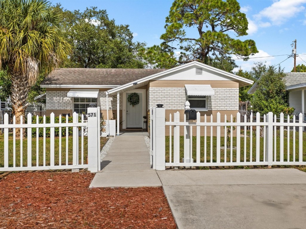 571 Southwest Boulevard N Saint Petersburg FL 33703 U8220119 image1