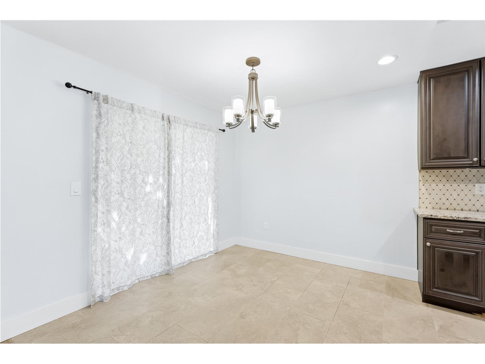 5710 Doral Court Sarasota FL 34238 A4694546 image13