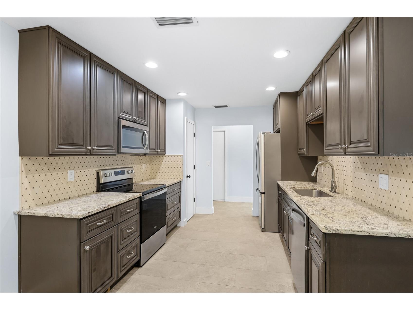 5710 Doral Court Sarasota FL 34238 A4694546 image14