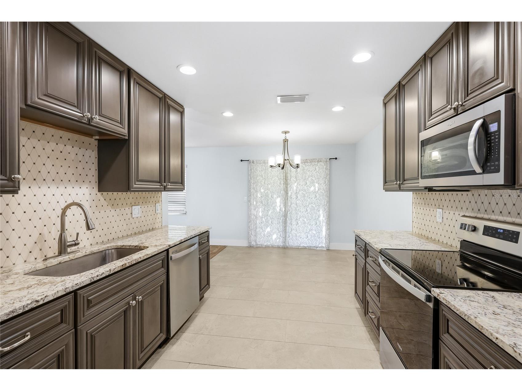 5710 Doral Court Sarasota FL 34238 A4694546 image16