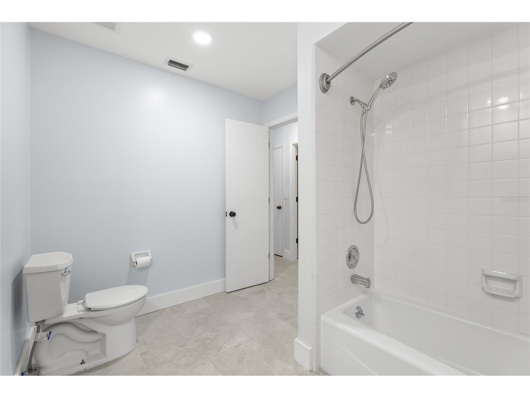 5710 Doral Court Sarasota FL 34238 A4694546 image30
