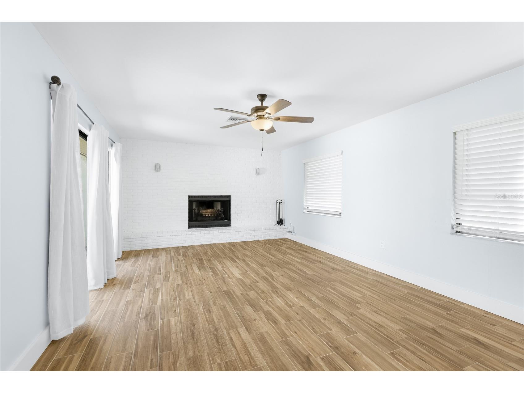 5710 Doral Court Sarasota FL 34238 A4694546 image8