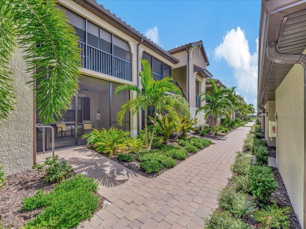 5711 Palmer Circle #204 Lakewood Ranch FL 34211 A4588358 image1