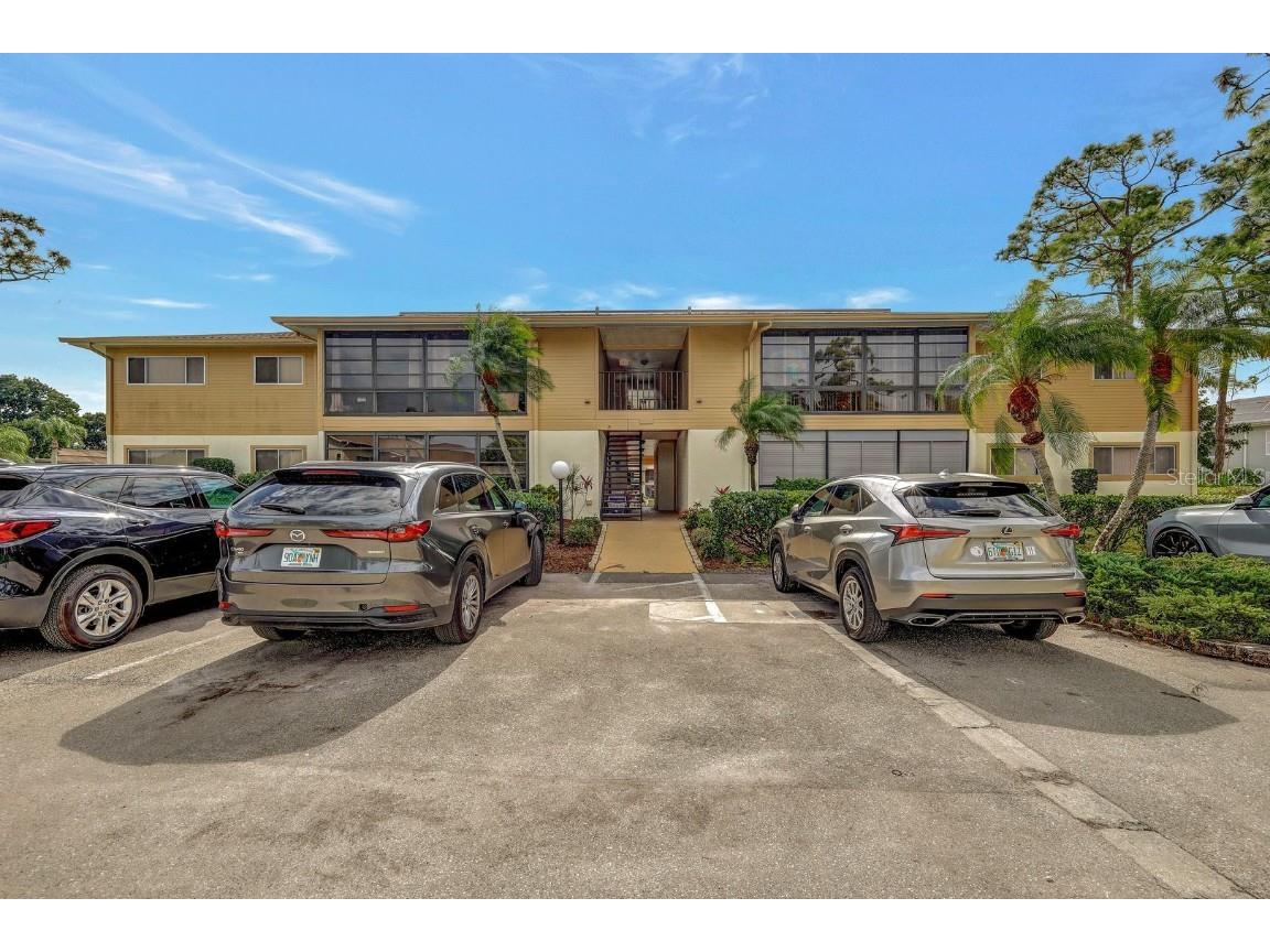5712 Foxlake Drive #8 North Fort Myers FL 33917 T3517957 image1