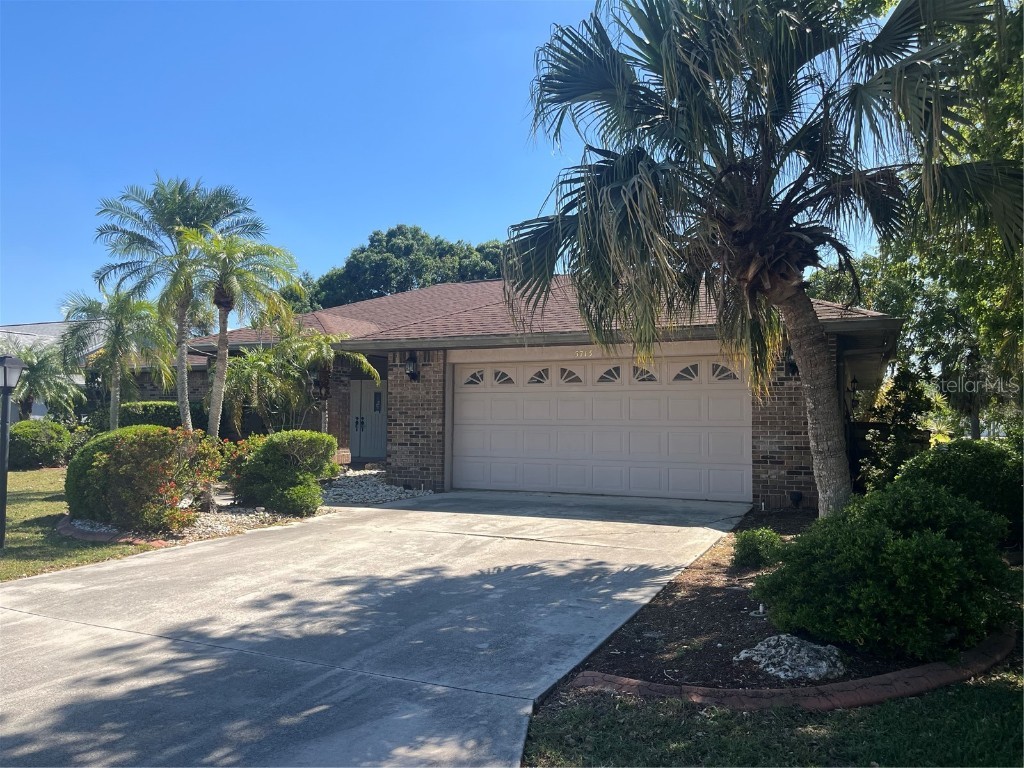 5713 39th Street Circle E Bradenton FL 34203 A4605725 image1