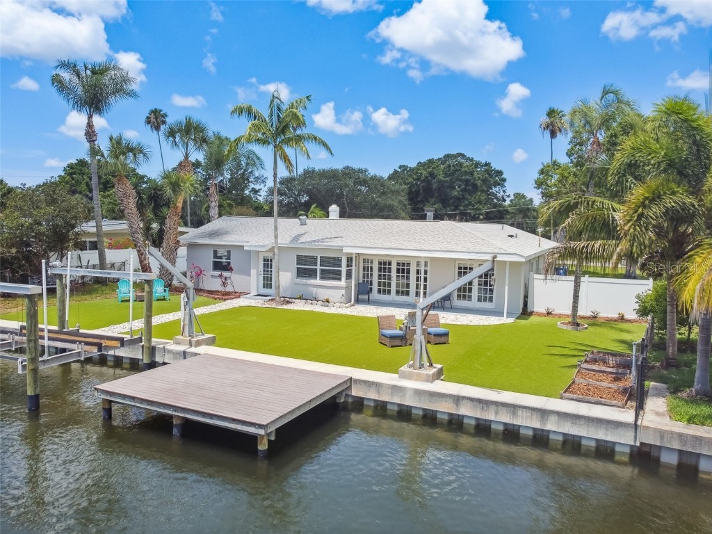 5715 Bayou Grande Boulevard NE Saint Petersburg FL 33703 - TAMPA BAY U8200777 image1