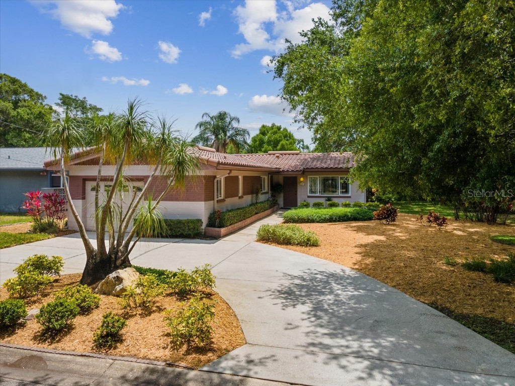 5716 44th Avenue N Saint Petersburg FL 33709 - LAKE ILA U8240838 image1