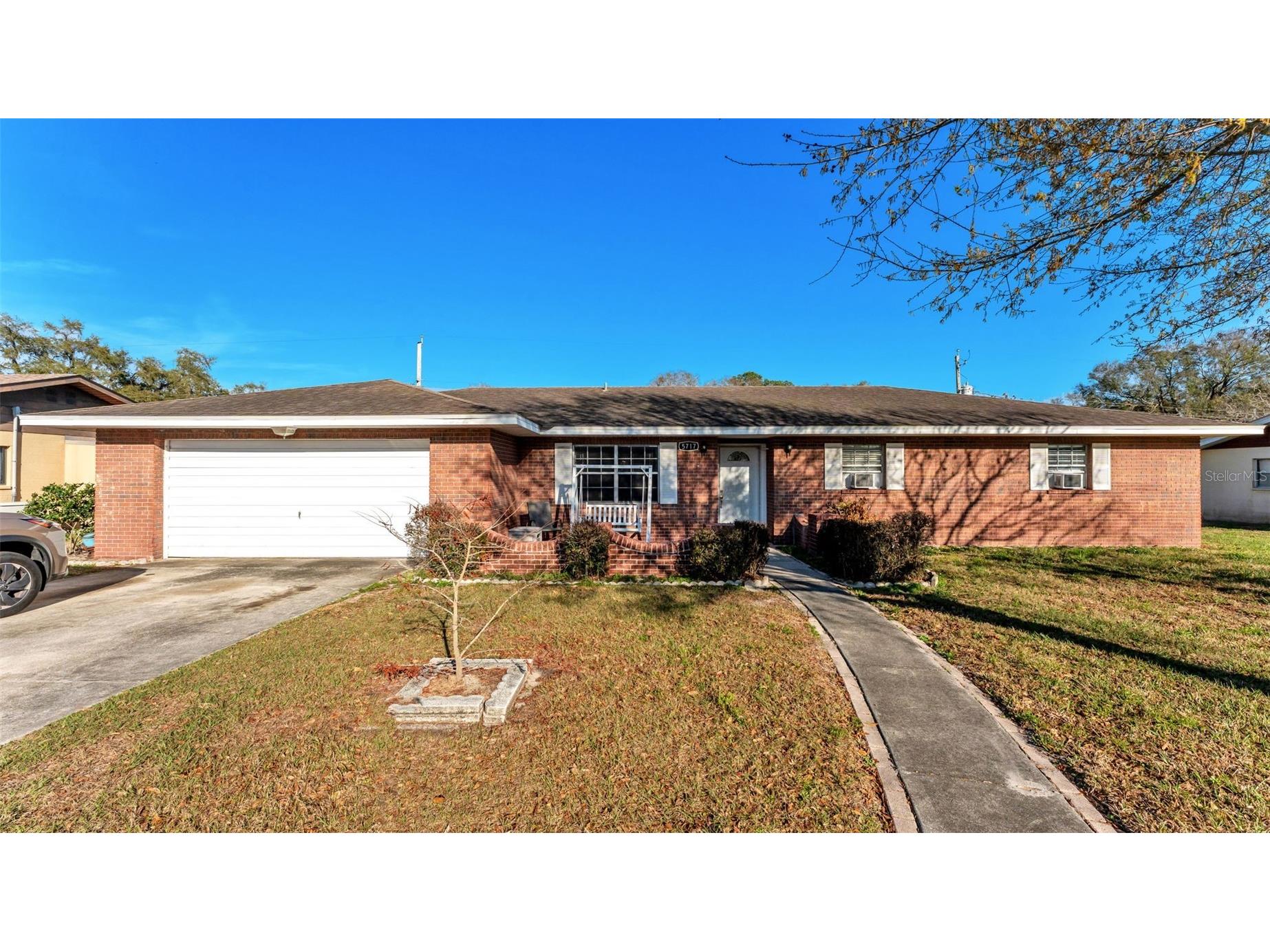 5717 Lake Grove Drive Lakeland FL 33809 - LAKE GIBSON L4959880 image1