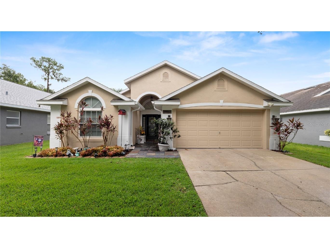 5718 Hawklake Road Lithia FL 33547 L4954594 image1