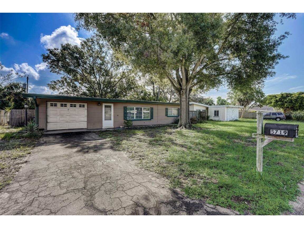 5719 23rd Street W Bradenton FL 34207 A4579922 image1