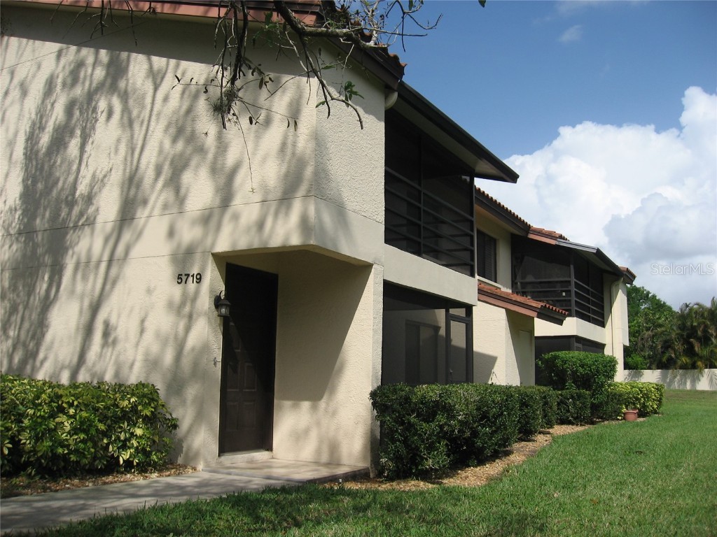 5719 Gardens Drive Sarasota FL 34243 U8192794 image1