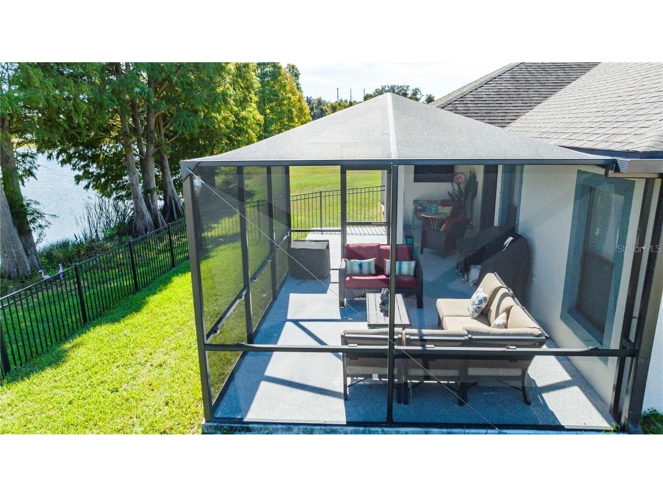 5719 Lacar Way Lakeland FL 33805 L4941904 image1