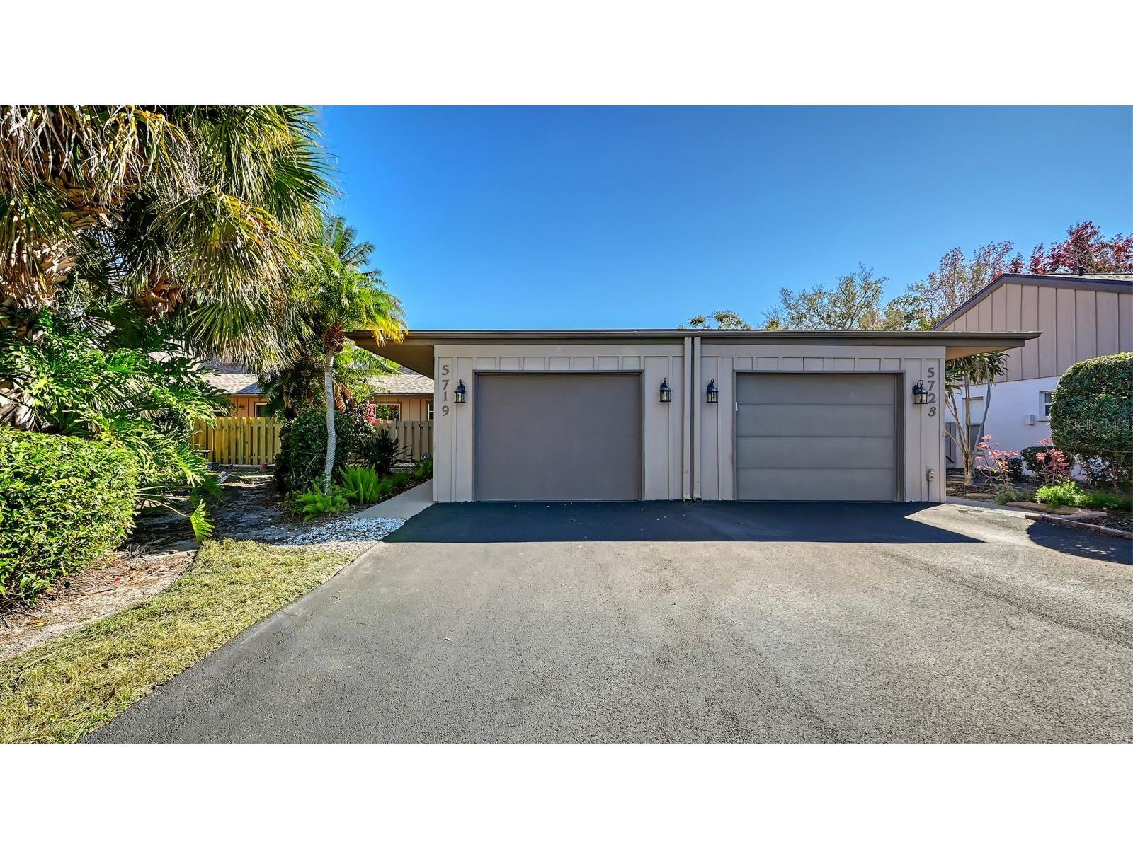 5719 Westwind Lane Sarasota FL 34231 A4680405 image1