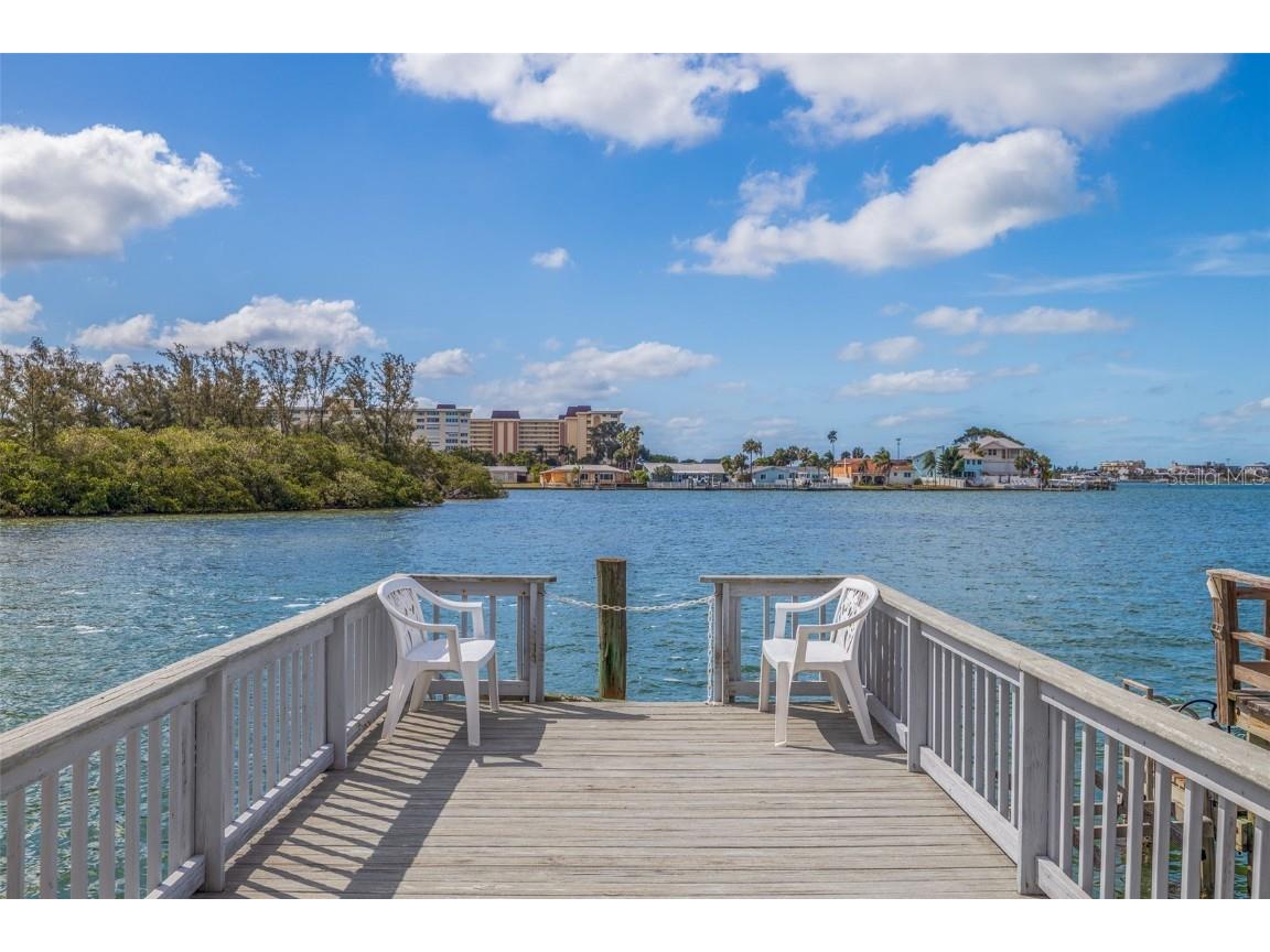 572 Boca Ciega Point Boulevard S Saint Petersburg FL 33708 U8199442 image1