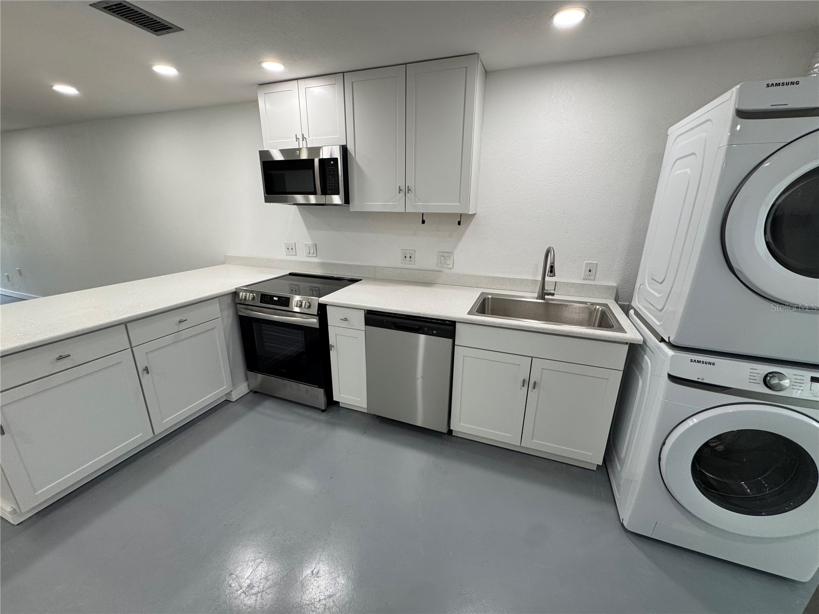 5720 13th Avenue N #106B Saint Petersburg FL 33710 TB8493237 image27