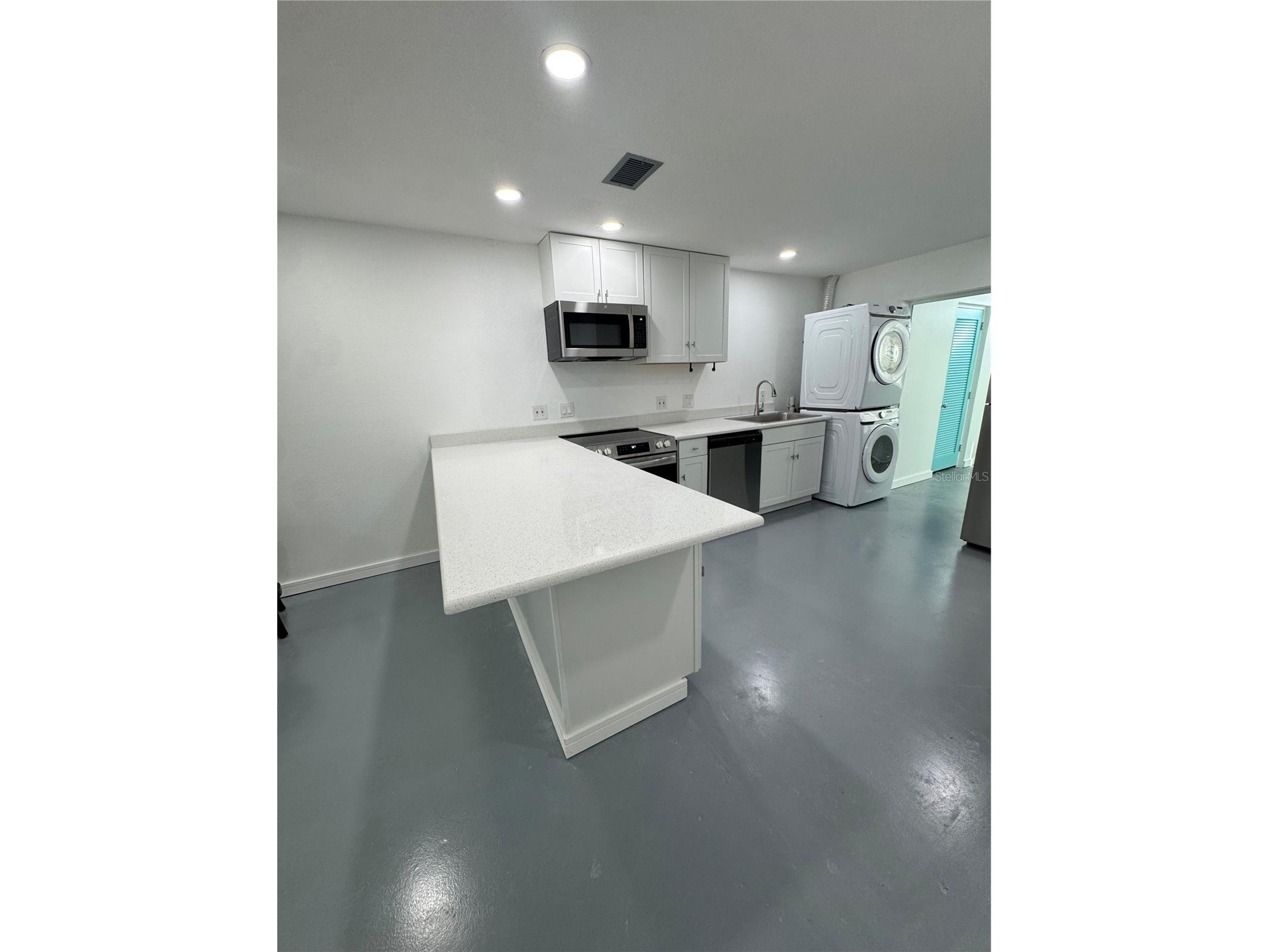 5720 13th Avenue N #106B Saint Petersburg FL 33710 TB8493237 image9