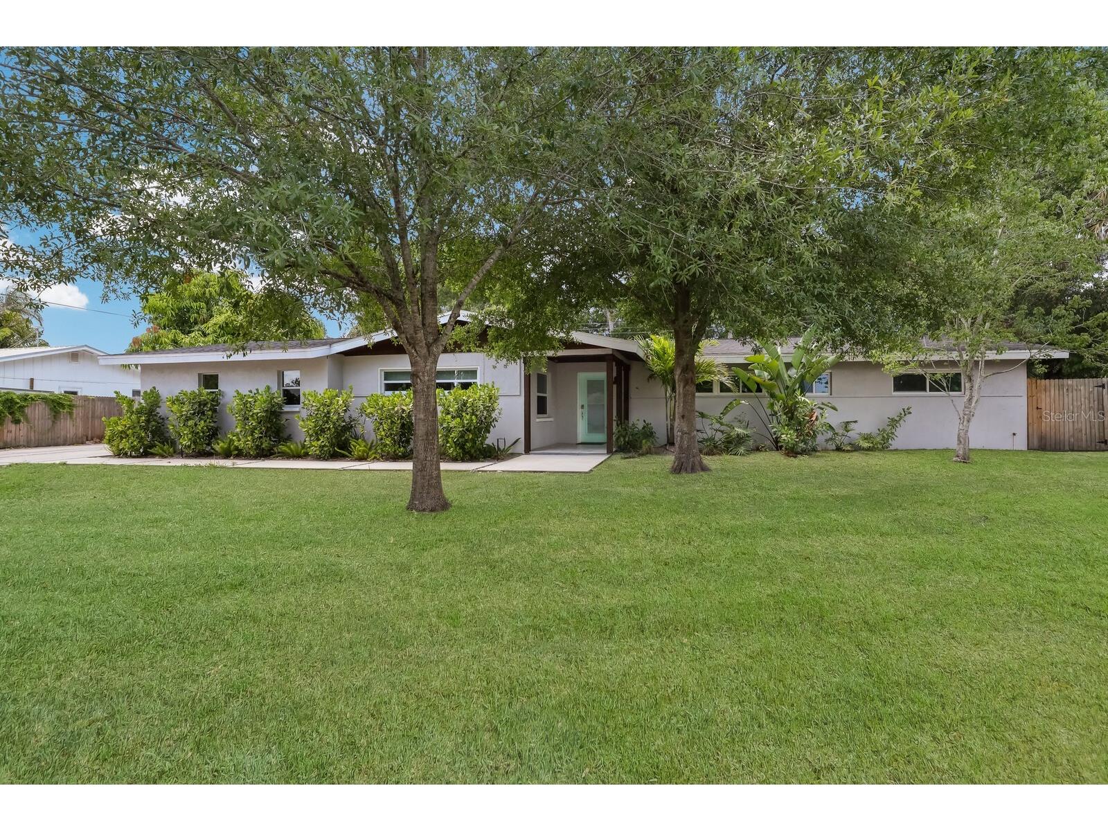 5720 Isanda Place Sarasota FL 34231 A4695097 image1