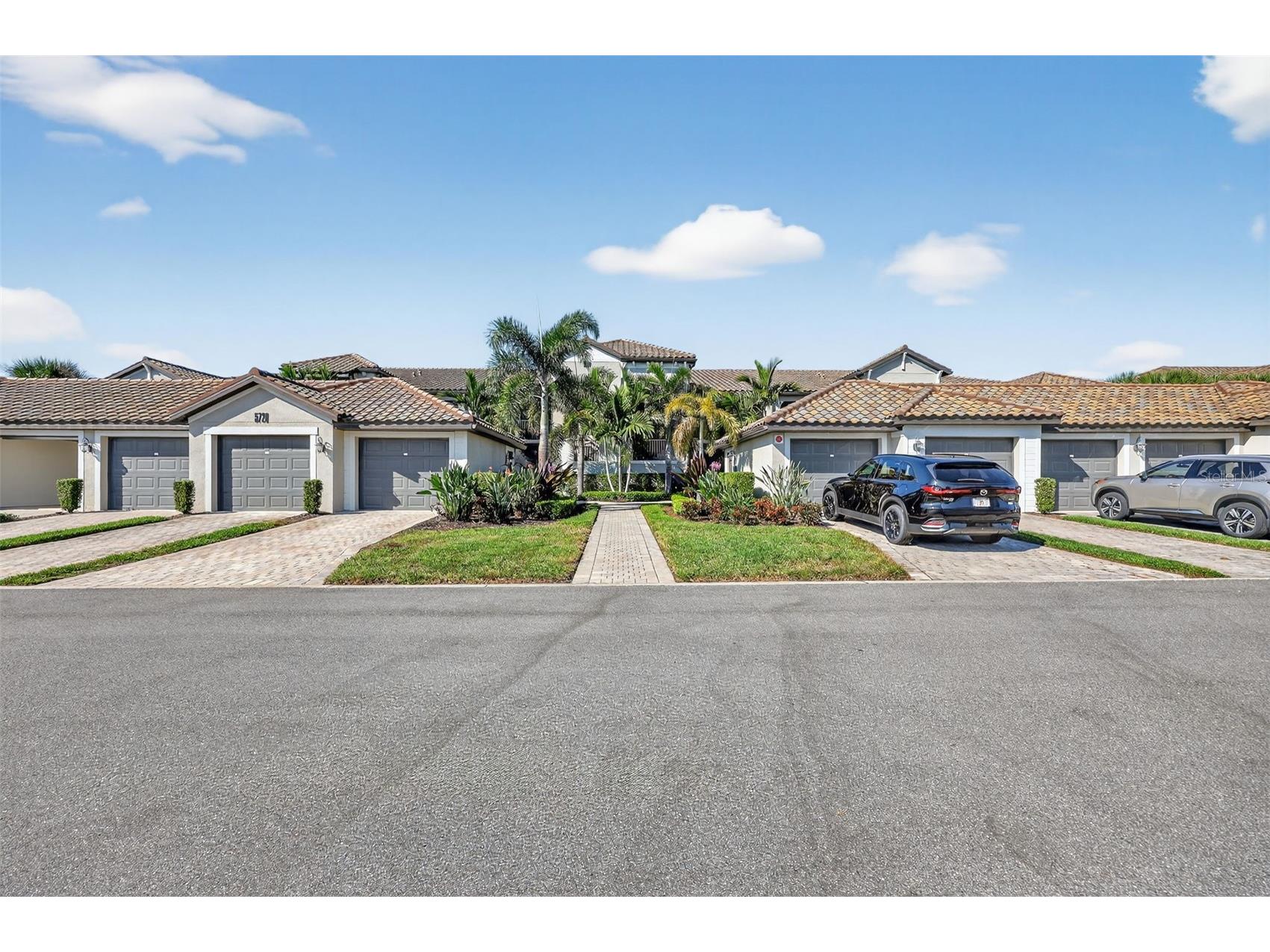 5720 Palmer Circle #102 Bradenton FL 34211 A4672655 image1