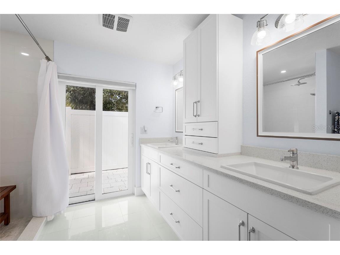 5720 Timber Lake Circle Sarasota FL 34243 A4671628 image10