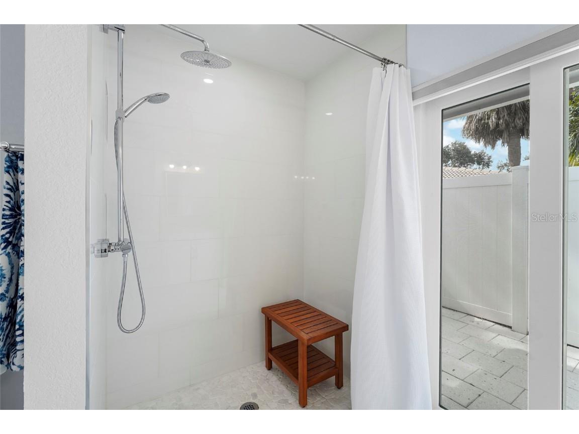 5720 Timber Lake Circle Sarasota FL 34243 A4671628 image11