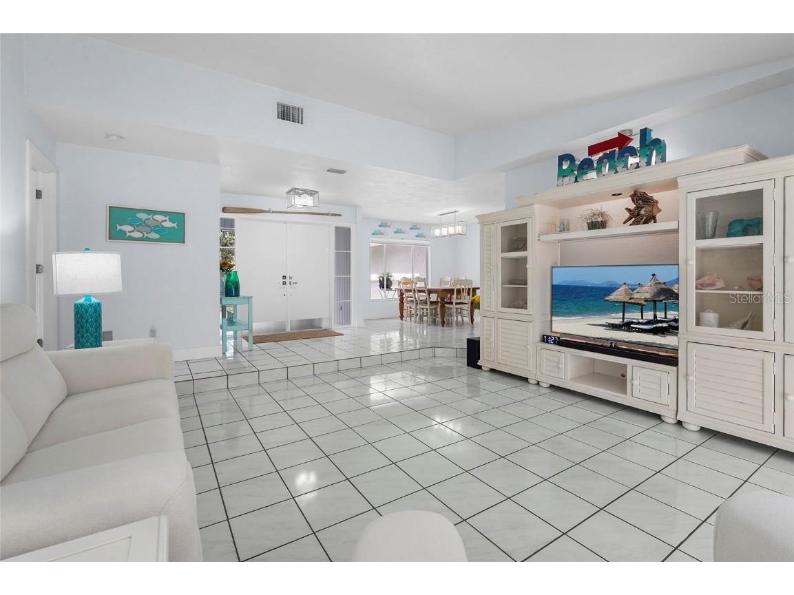 5720 Timber Lake Circle Sarasota FL 34243 A4671628 image16