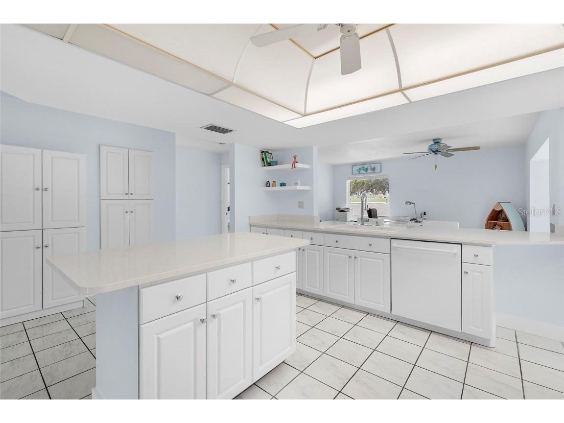 5720 Timber Lake Circle Sarasota FL 34243 A4671628 image19