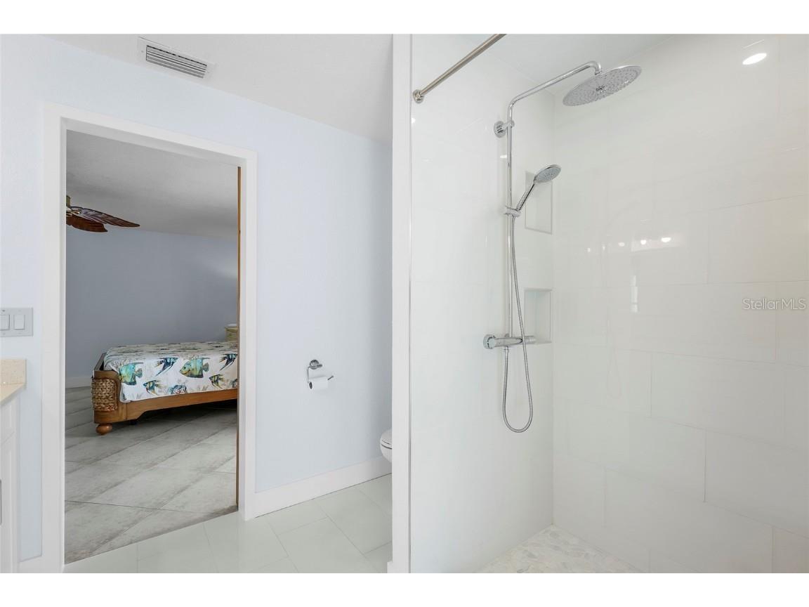 5720 Timber Lake Circle Sarasota FL 34243 A4671628 image37