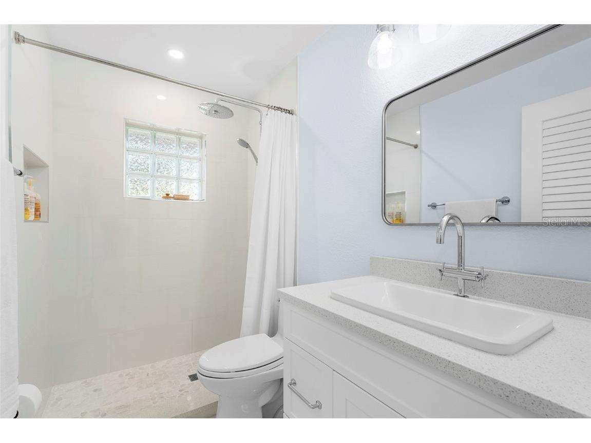 5720 Timber Lake Circle Sarasota FL 34243 A4671628 image43