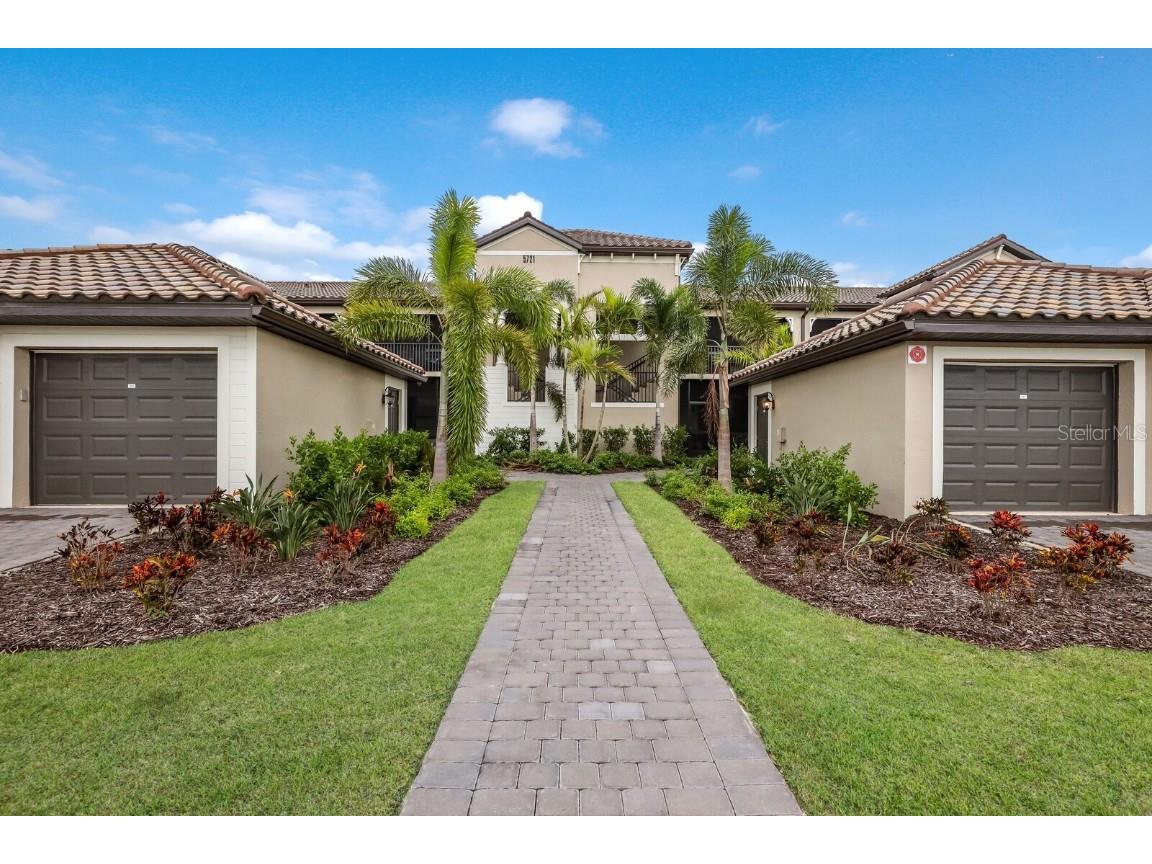 5721 Palmer Circle #201 Bradenton FL 34211 A4562142 image1