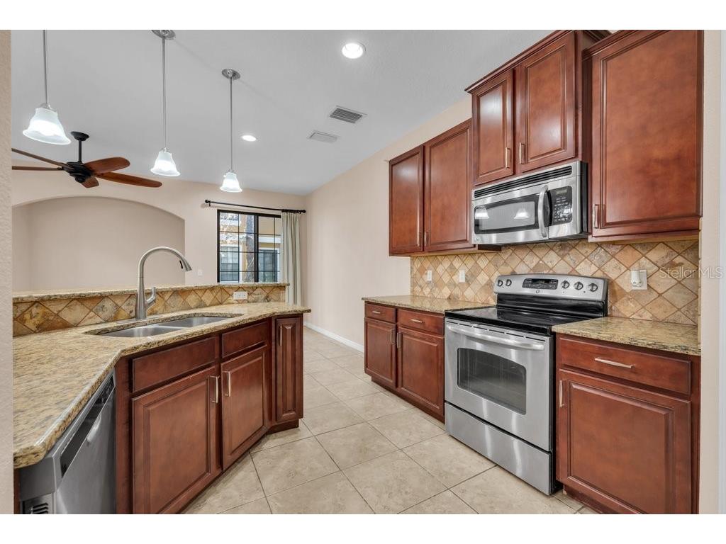 5722 Kinglethill Drive Lithia FL 33547 TB8459248 image11