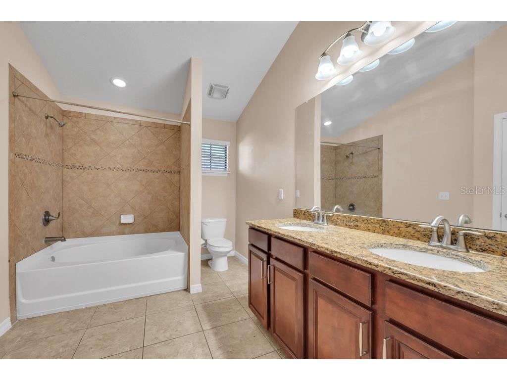 5722 Kinglethill Drive Lithia FL 33547 TB8459248 image24