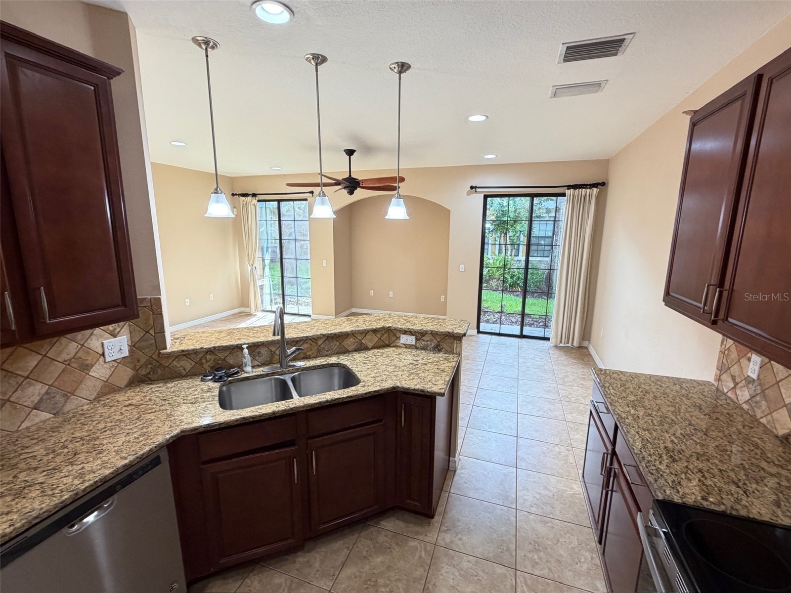 5722 Kinglethill Drive Lithia FL 33547 TB8529452 image8