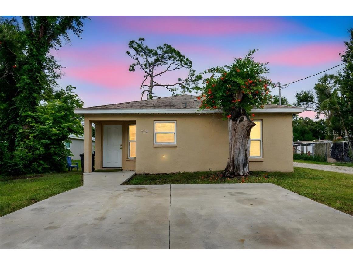5723 5th Street E Bradenton FL 34203 A4658859 image1