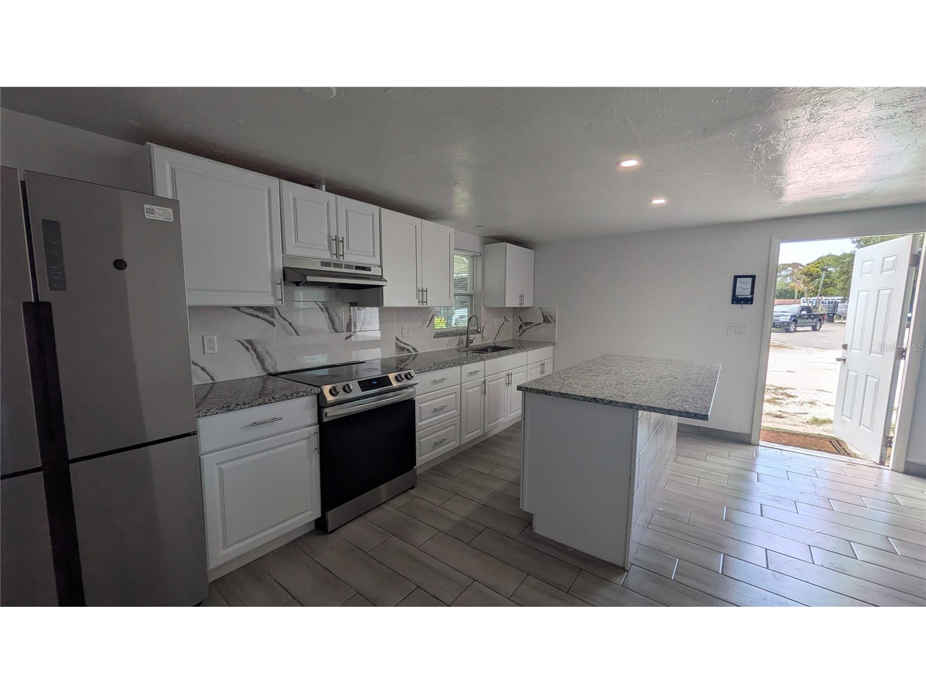 5723 9th Street Circle E Bradenton FL 34203 A4698072 image8