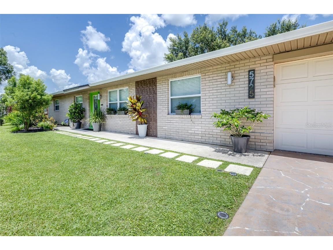 5725 Sands Point Drive Lakeland FL 33809 - LAKE GIBSON L4945770 image1