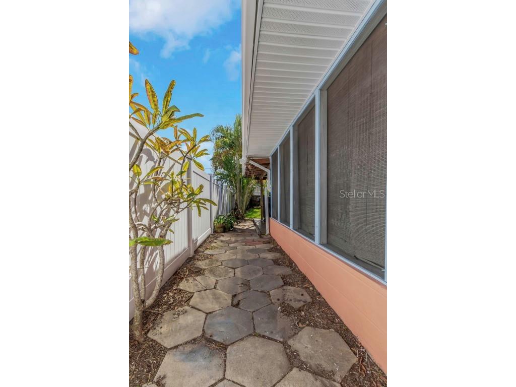 5726 13th Avenue S Gulfport FL 33707 TB8448128 image32