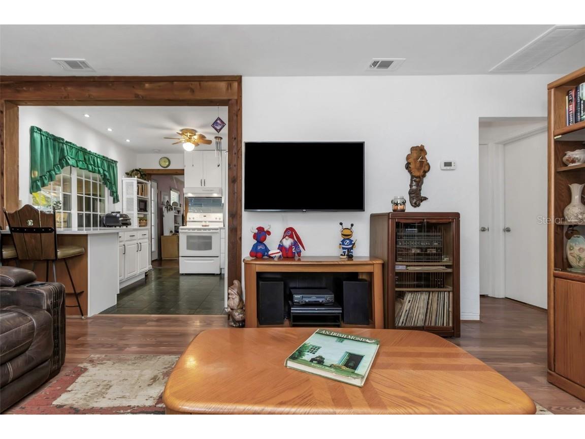 5726 13th Avenue S Gulfport FL 33707 TB8448128 image8