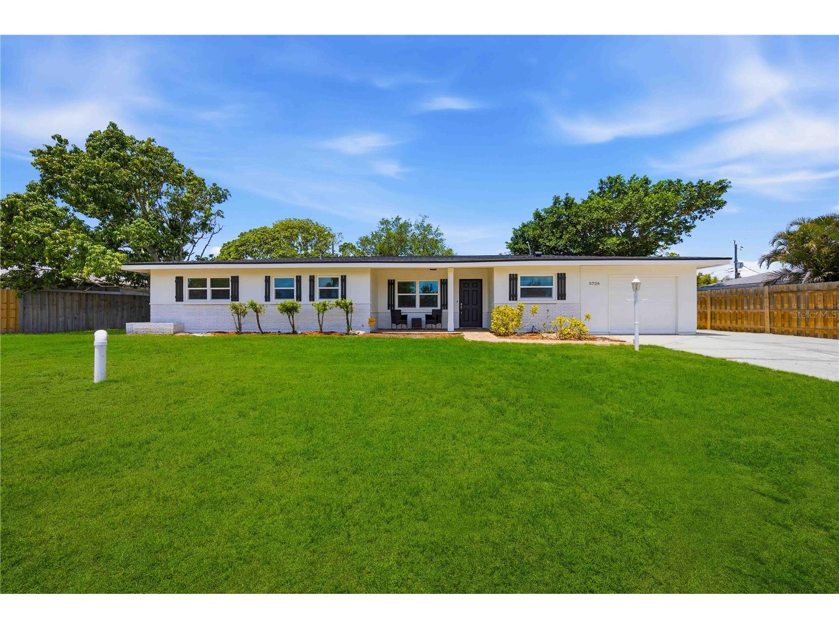 5726 Waneta Place Sarasota FL 34231 A4697396 image1
