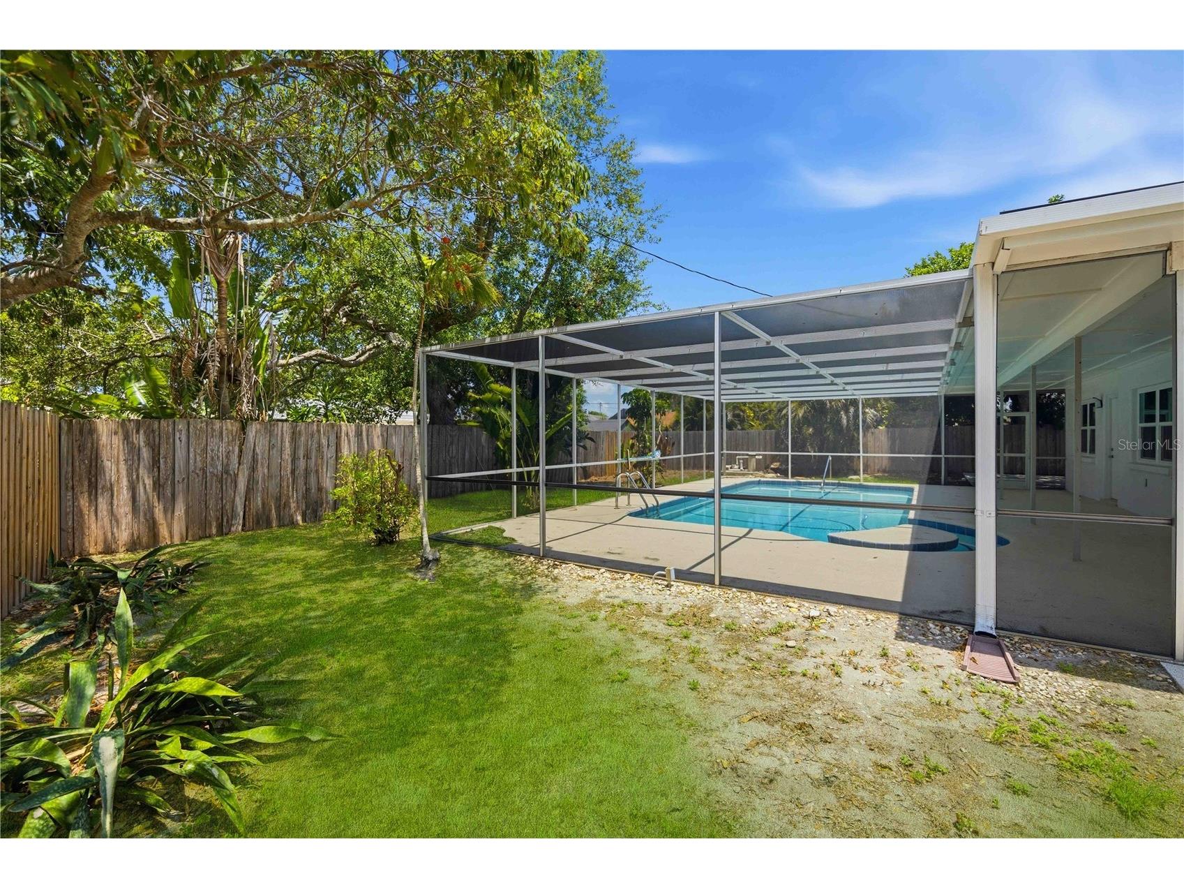 5726 Waneta Place Sarasota FL 34231 A4697396 image45